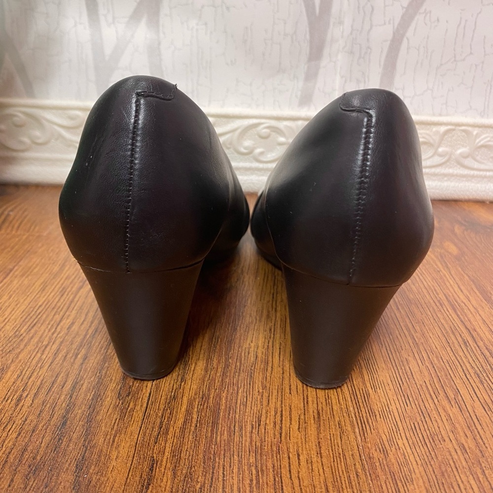 🌷 Collection Clark’s 🌷 Classic Black Block Heel Pumps - Women's 9M - Picture 7 of 9